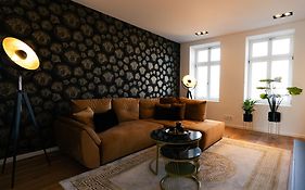Studio 180